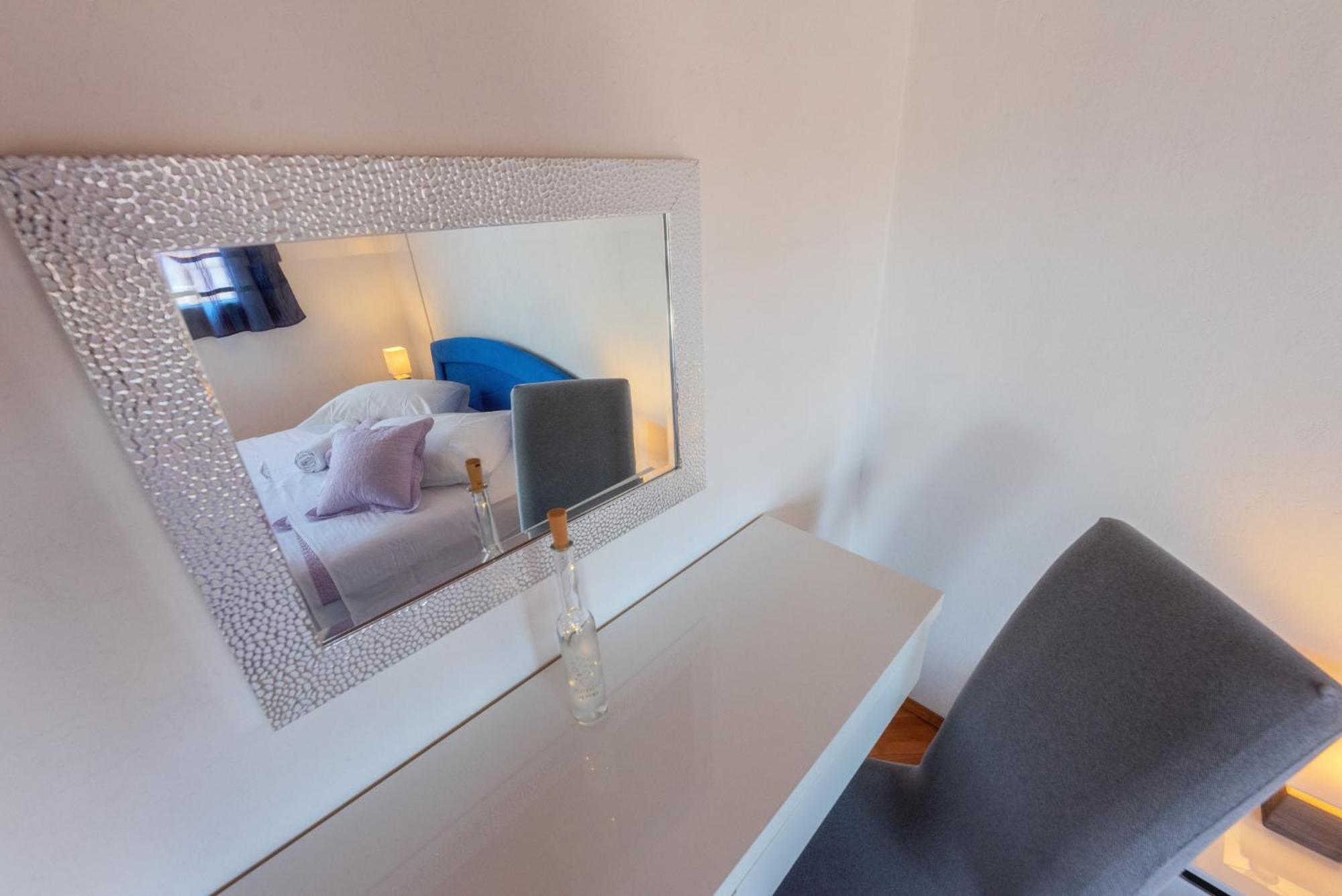 Perica Apartment And Perica Room With Separate Entrance Zadar Exterior photo