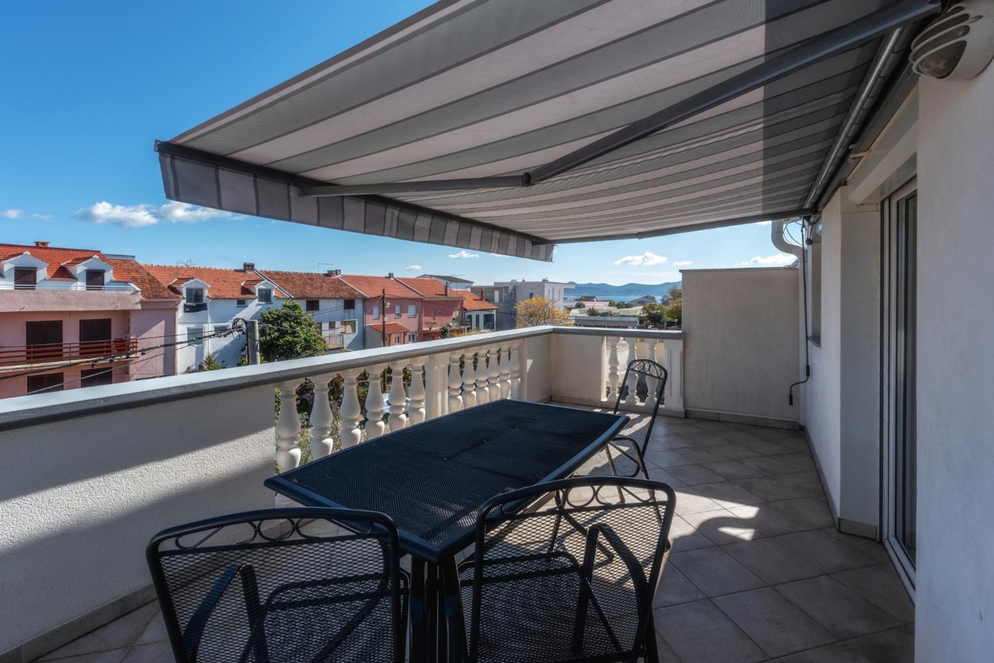 Perica Apartment And Perica Room With Separate Entrance Zadar Exterior photo