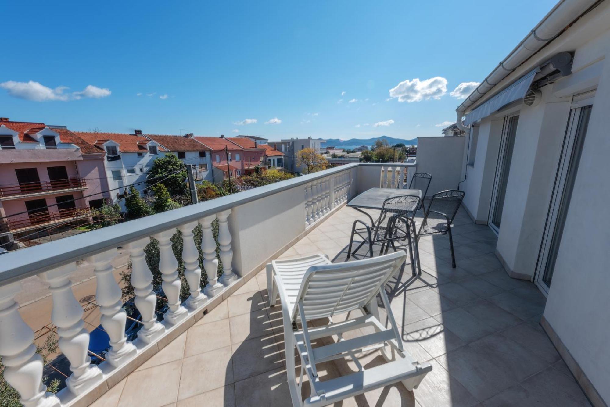 Perica Apartment And Perica Room With Separate Entrance Zadar Exterior photo